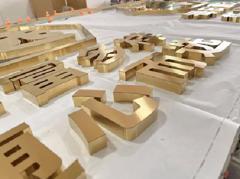 富平拉丝不锈钢字的特点。