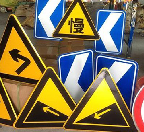 富平标识标牌中颜色的确定是很重要的。